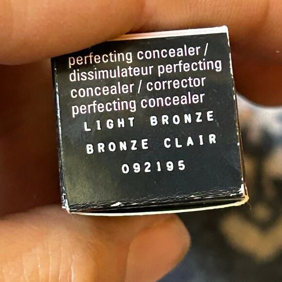 Mary Kay Perfecting Concealer LIGHT BRONZE .21 OZ. ~ New in Box - Picture 2 of 5